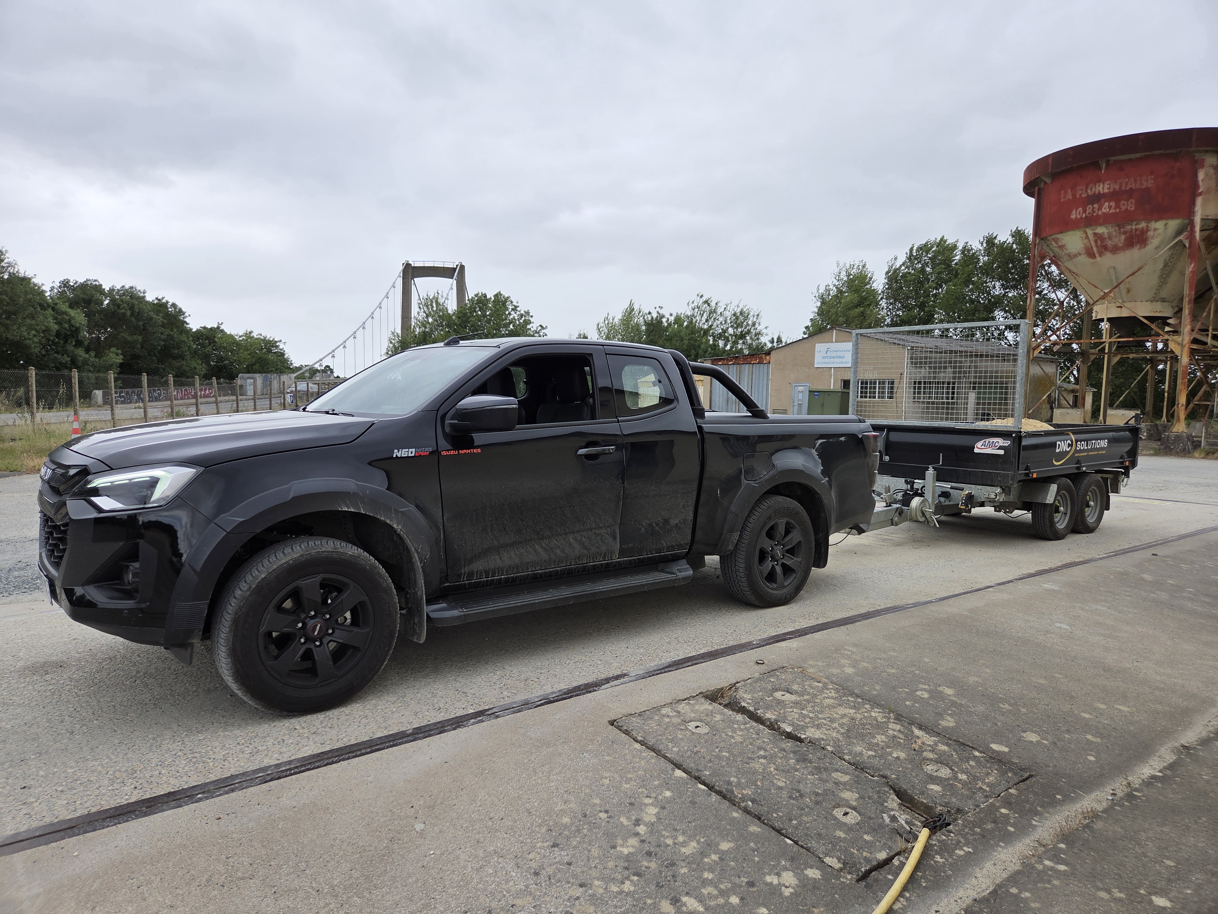Pick-up et remorque DNC Solutions, location avec chauffeur