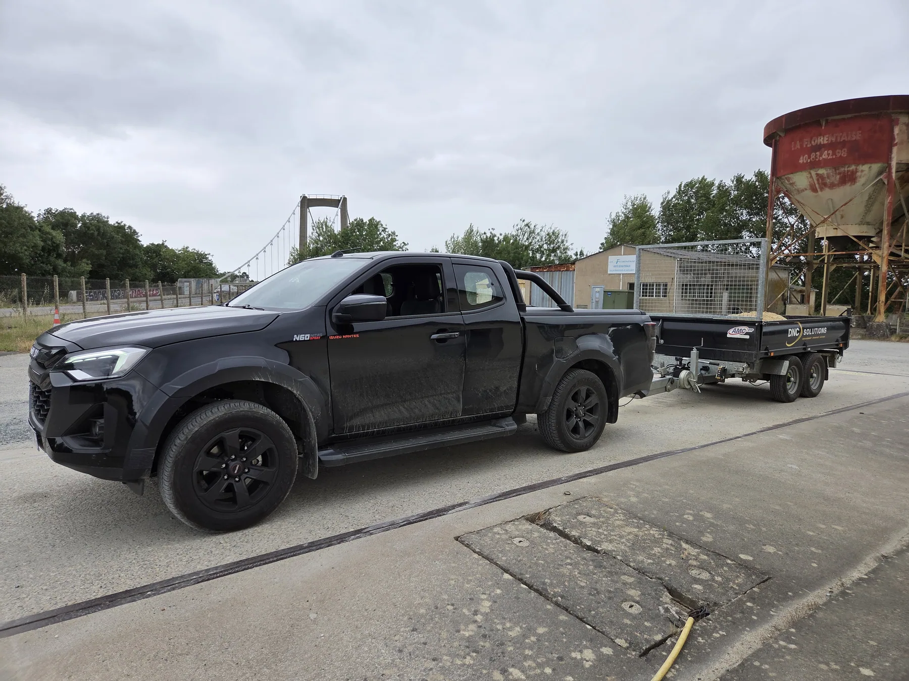 Pick-up et remorque DNC Solutions, location avec chauffeur