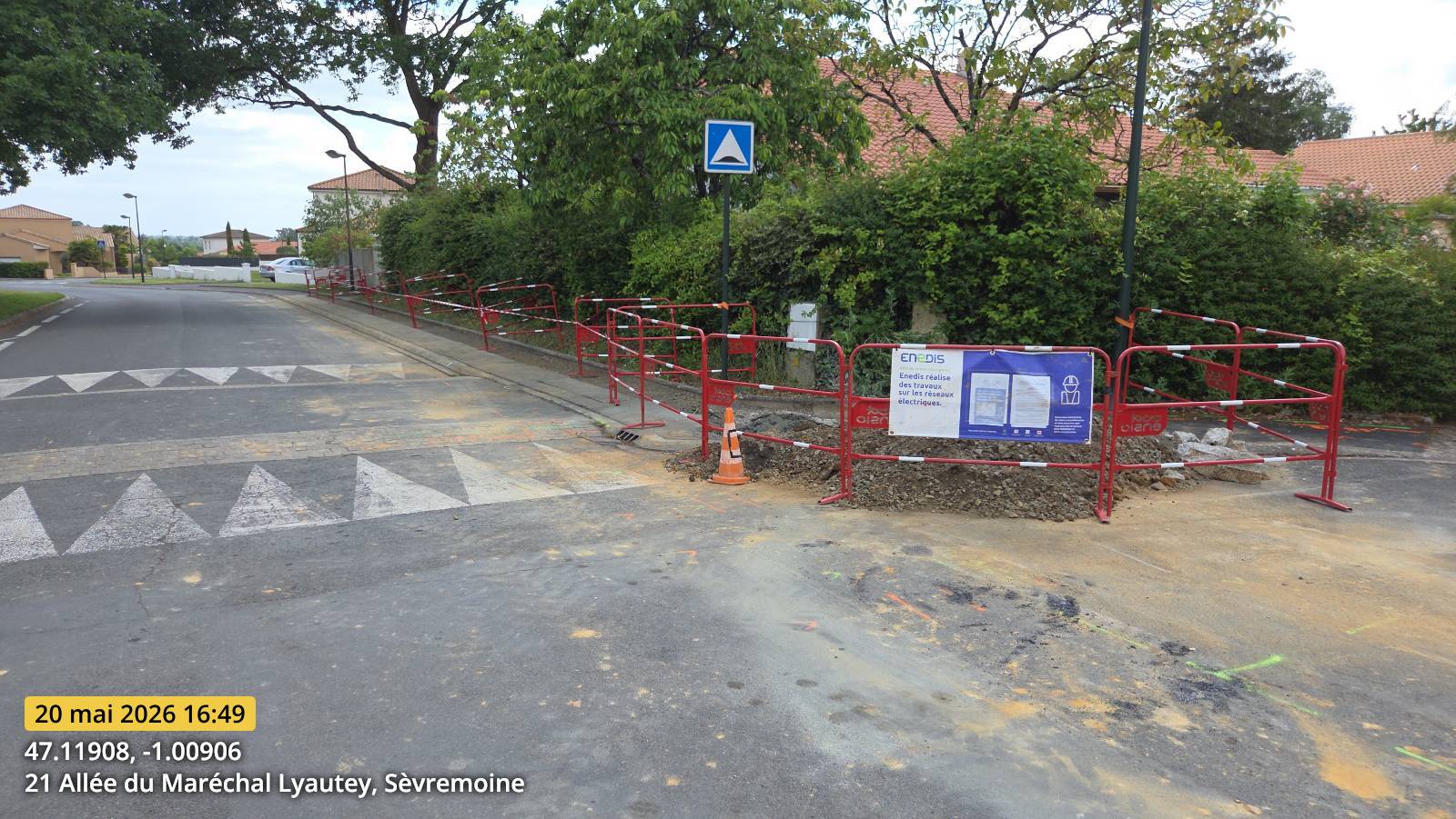 Chantier réseau électrique avec balisage